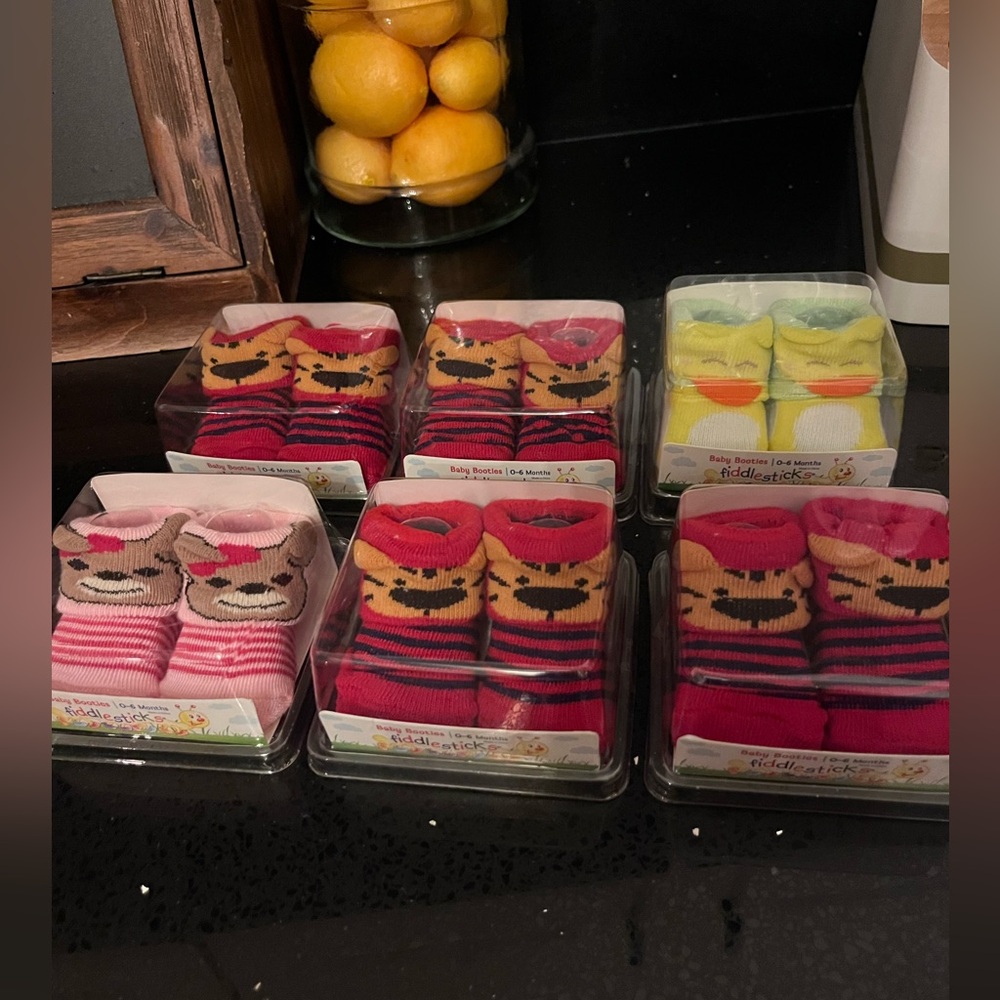 Fiddlesticks baby‎ booties, 6 pairs